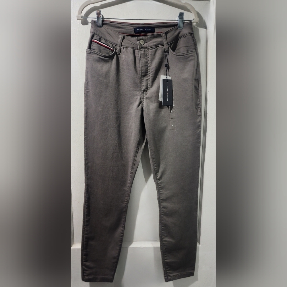 🪻Tommy Hilfiger Gray Skinny Jeans with Flag Detail🪻size:8